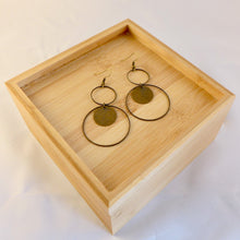 Charger l'image dans la galerie, Boucles oreilles pastille et anneaux laiton bronze Une Embellie