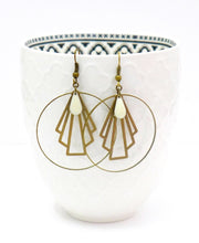 Charger l'image dans la galerie, Boucles d'oreilles créoles Art Déco éventail graphique bronze et émail blanc