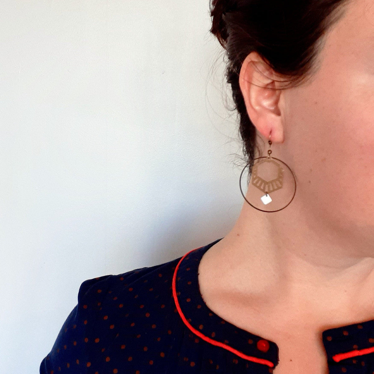 jolies boucles blanches graphiques Une Embellie
