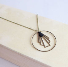 Charger l'image dans la galerie, Collier pendentif anneau et éventail graphique Art Déco en laiton et émail noir
