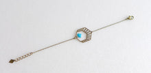 Charger l'image dans la galerie, Bracelet hexagone graphique Art Déco en laiton et émail turquoise