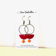 Charger l&#39;image dans la galerie, Boucles d&#39;oreilles graphiques bicolores orange et bordeaux
