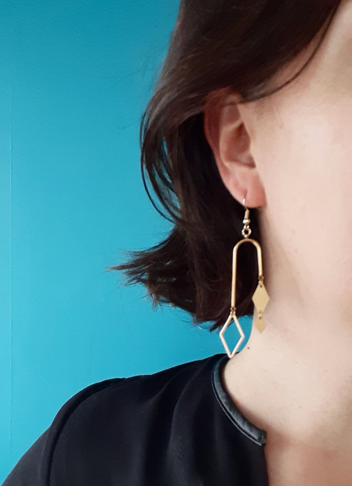 Boucles d'oreilles asymétriques losanges graphiques dorés