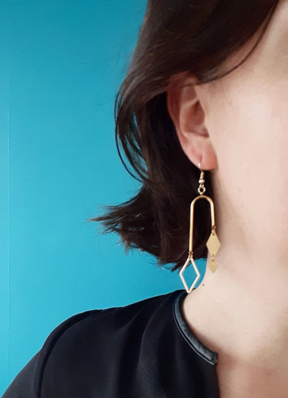 Boucles d'oreilles asymétriques losanges graphiques dorés
