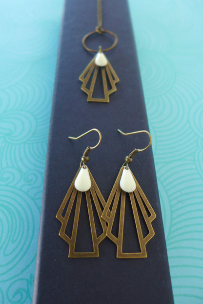 Boucles d'oreilles éventail graphique Art Déco bronze et blanc