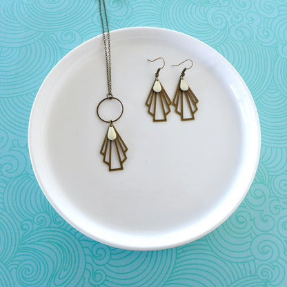Boucles d'oreilles éventail graphique Art Déco bronze et blanc