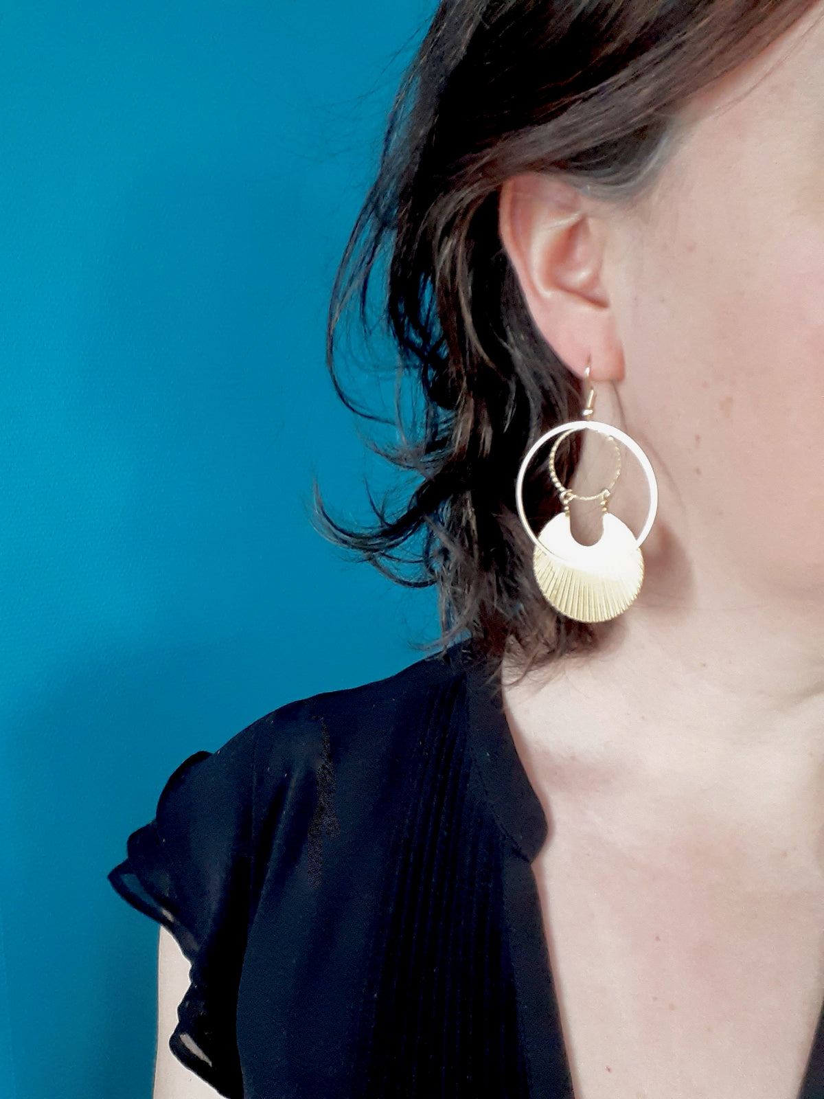 Grandes boucles d'oreilles dorées Art Déco rondes striées