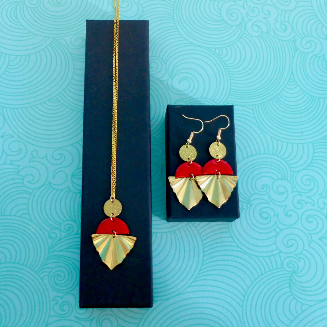 Parure sautoir et boucles d'oreilles Art Déco doré pailleté et émail rouge