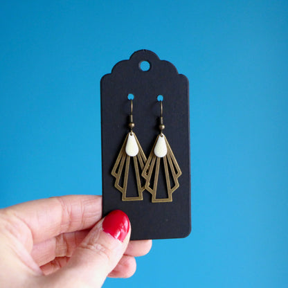 Boucles d'oreilles éventail graphique Art Déco bronze et blanc