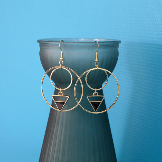 Boucles d'oreilles créoles triangle géométrique doré et noir