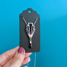 Charger l'image dans la galerie, Parure de bijoux Art Déco collier et boucles d'oreilles créoles éventail graphique argenté et émail noir
