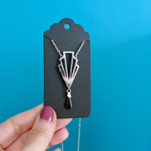 Charger l'image dans la galerie, Collier Art Déco pendentif éventail graphique acier inoxydable argenté et sequin émail noir

