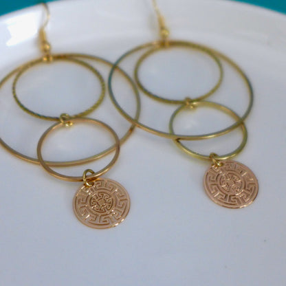 Boucles d'oreilles graphiques cascade de cercles dorés