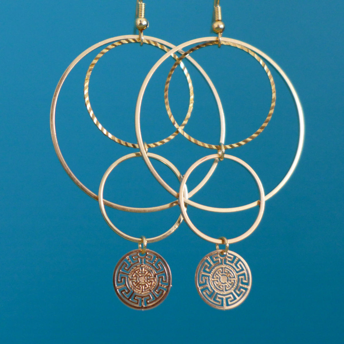 Boucles d'oreilles graphiques cascade de cercles dorés