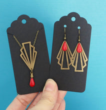 Charger l&#39;image dans la galerie, Boucles d&#39;oreilles éventail Art déco bronze et rouge, boucles géométriques laiton émail rouge, cadeau femme fête mères boucles rouges

