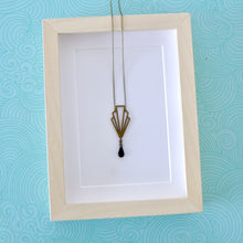 Charger l'image dans la galerie, Collier éventail graphique Art Déco en laiton et émail noir
