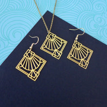 Charger l'image dans la galerie, Boucles d'oreilles Art Déco fine estampe filigrane carré graphique en laiton doré
