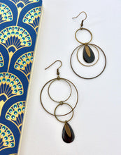 Charger l&#39;image dans la galerie, Boucles d&#39;oreilles asymétriques graphiques rondes bronze et noir

