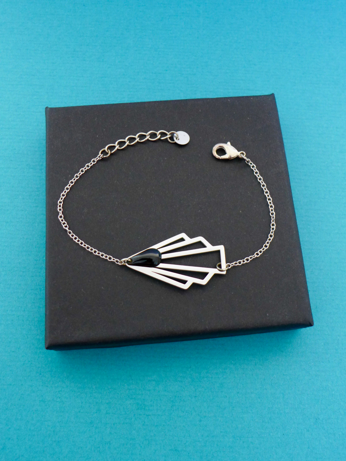 Bracelet éventail graphique Art Déco argenté et émail noir