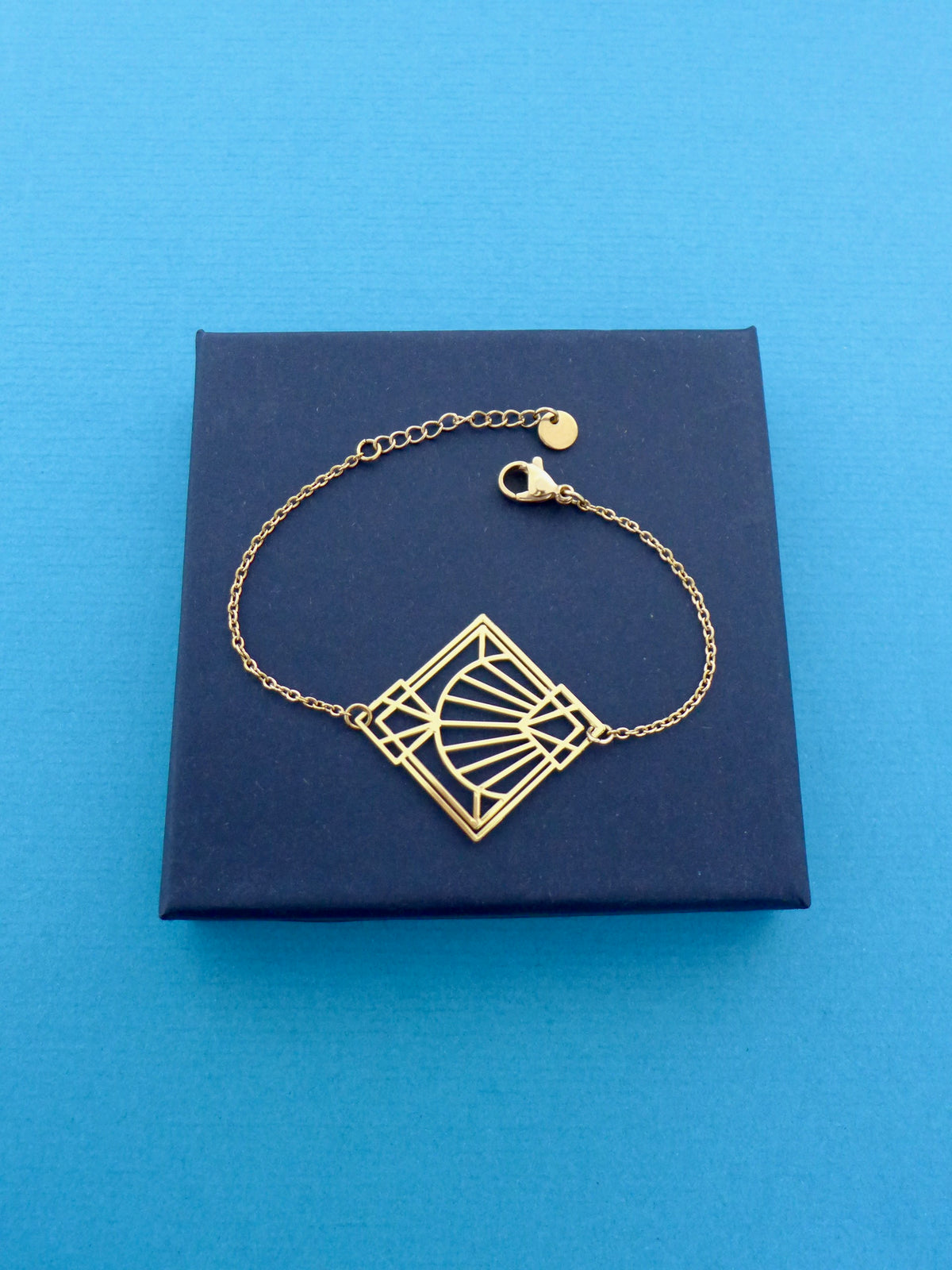 Bracelet graphique Art Déco doré contemporain