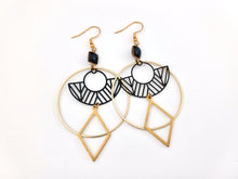 Charger l'image dans la galerie, Boucles d'oreilles design géométriques noires et dorées, grandes boucles d'oreilles graphiques rondes et losanges
