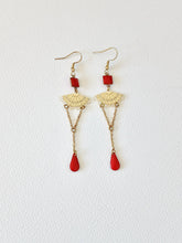 Charger l'image dans la galerie, Boucles d'oreilles Art Nouveau rétro vintage dorées et Rouge
