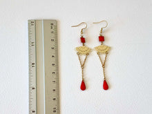 Charger l'image dans la galerie, Boucles d'oreilles Art Nouveau rétro vintage dorées et Rouge
