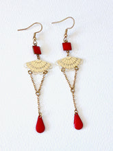 Charger l'image dans la galerie, Boucles d'oreilles Art Nouveau rétro vintage dorées et Rouge

