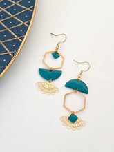 Charger l'image dans la galerie, Boucles d'oreilles asymétriques dorées et bleu canard
