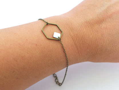 Bracelet hexagone graphique minimaliste et sequin en émail Bijou simple intemporel élégant cadeau pour femme