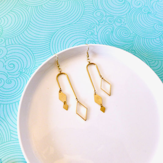 Boucles d'oreilles asymétriques losanges graphiques dorés