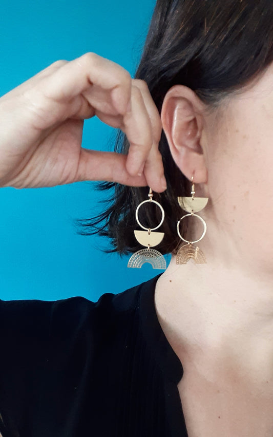 Boucles d'oreilles asymétriques géométriques dorées