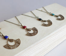 Charger l&#39;image dans la galerie, Collier graphique Art Déco en laiton et émail bleu roi, noir, bleu canard, bordeaux ou rose framboise
