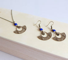 Charger l&#39;image dans la galerie, Collier graphique Art Déco en laiton et émail bleu roi, noir, bleu canard, bordeaux ou rose framboise
