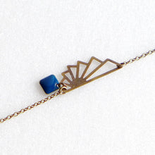 Charger l&#39;image dans la galerie, Bracelet Origami en laiton et émail bleu marine
